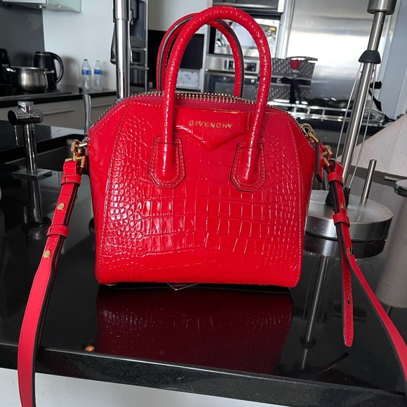 ❗️SOLD❗️Givenchy crocodile red bag mini (authentic) like new - Picture 3 of 7